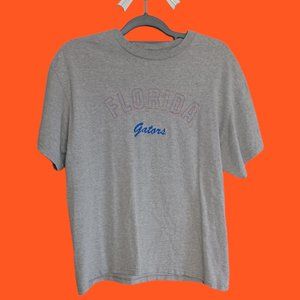 FLORIDA GATORS • Large Jrs women's • gray short sleeve t-shirt UofF embroidered